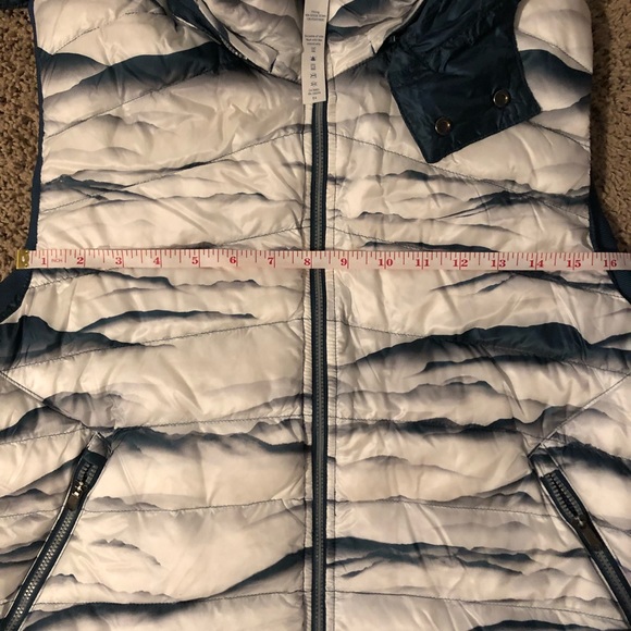 Lululemon get up get down vest NWOT - Picture 2 of 2